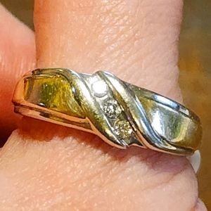 Men's two-toned, 3 diamond ring